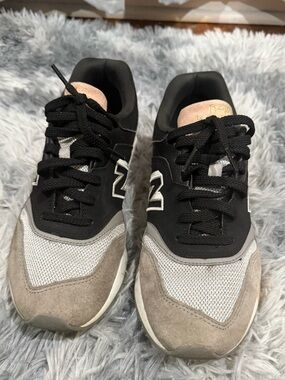 Women’s New Balance Black, Gray & Beige Retro Runner Sneakers